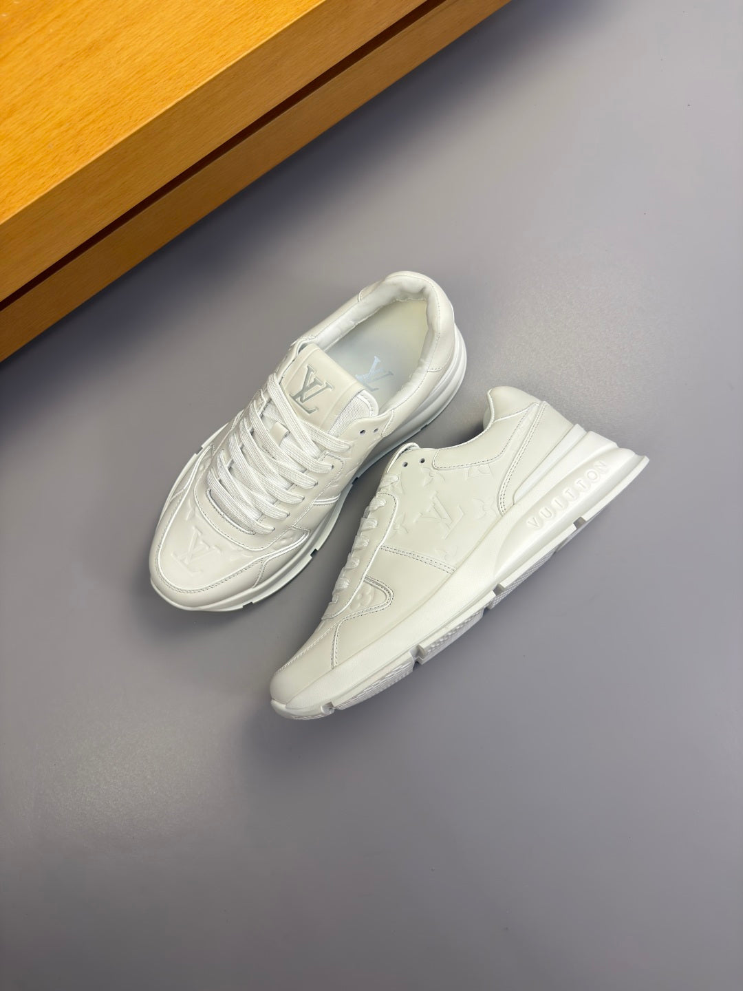 Louis Vuitton Sneaker #5065
