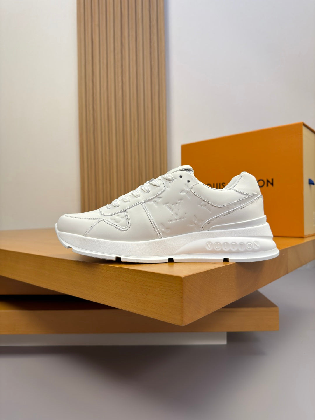 Louis Vuitton Sneaker #5065