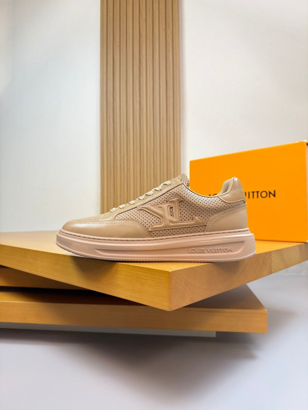 Louis Vuitton Sneaker #5068