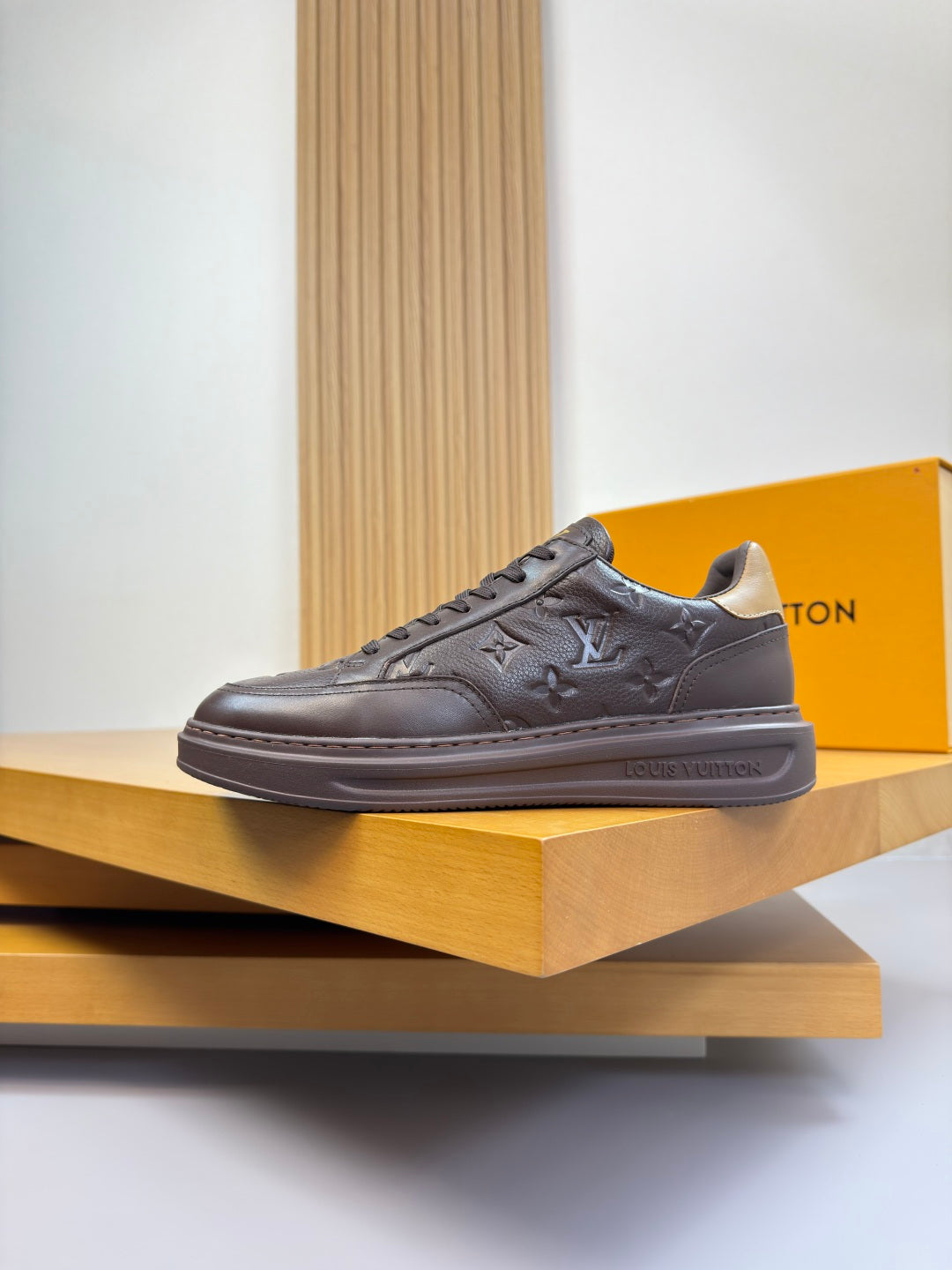 Louis Vuitton Sneaker #5069