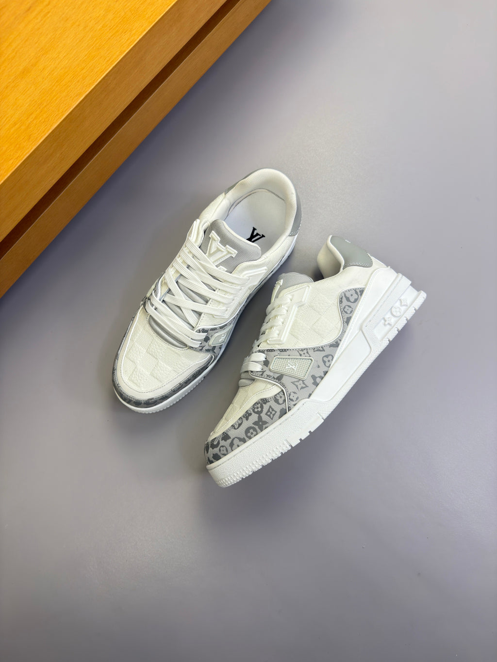 Louis Vuitton Sneaker #5074