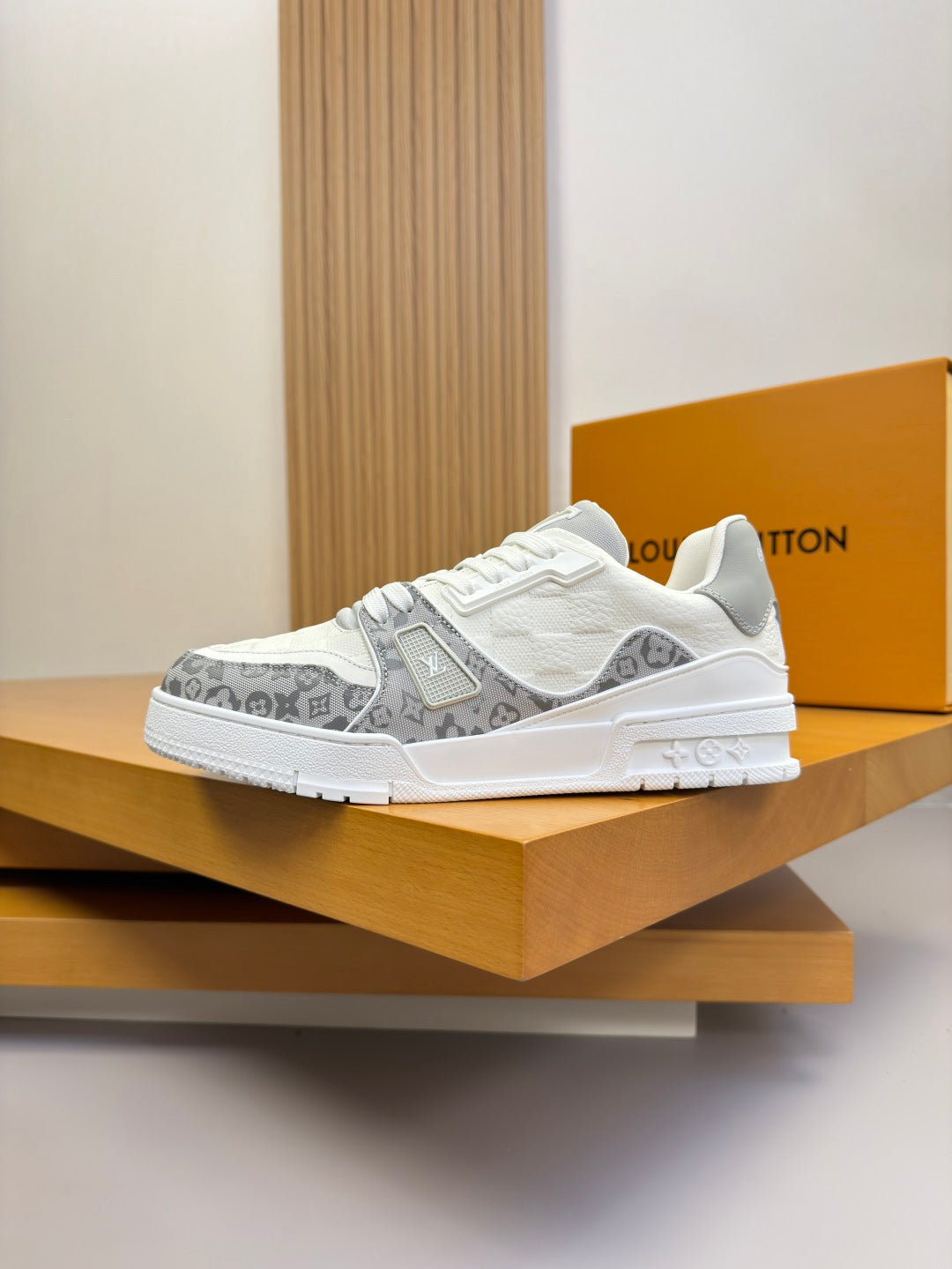 Louis Vuitton Sneaker #5074