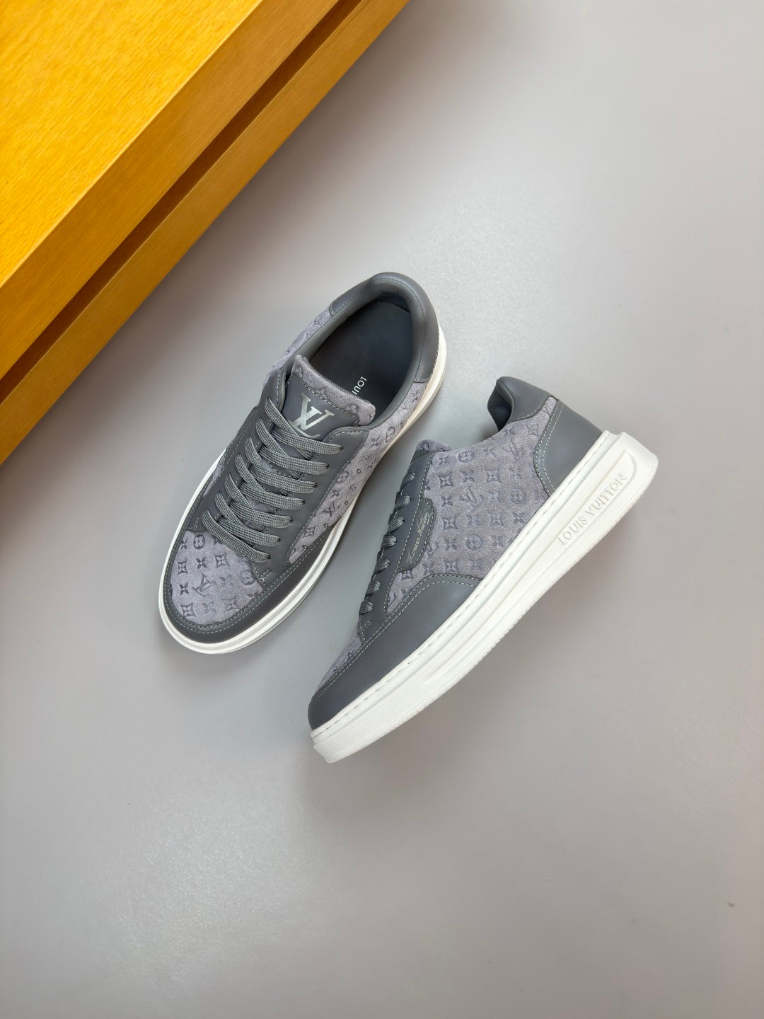 Louis Vuitton Sneaker #5078