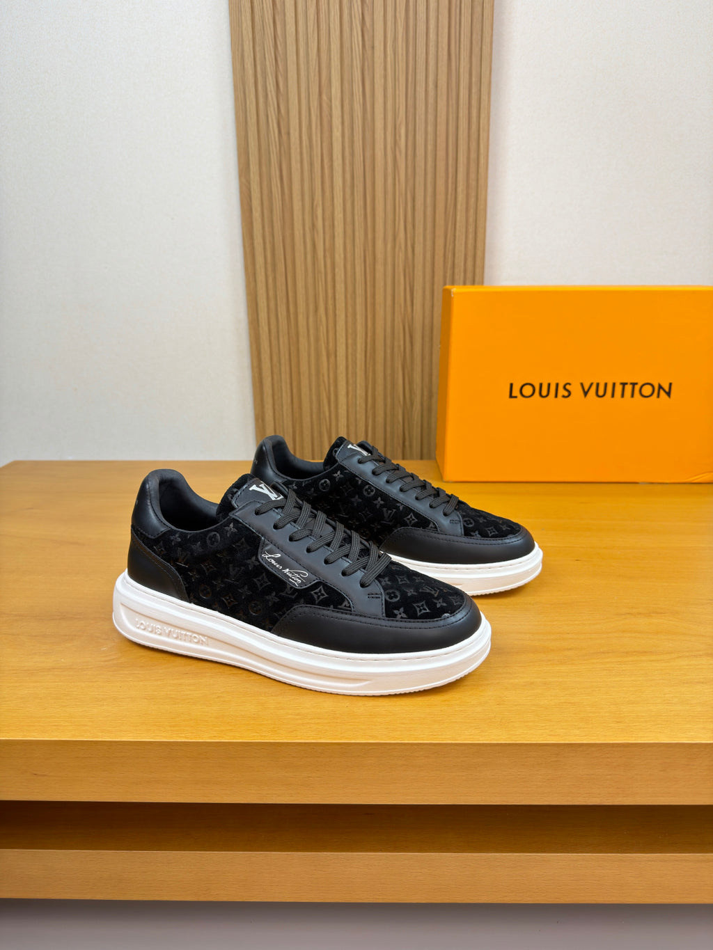 Louis Vuitton Sneaker #5079