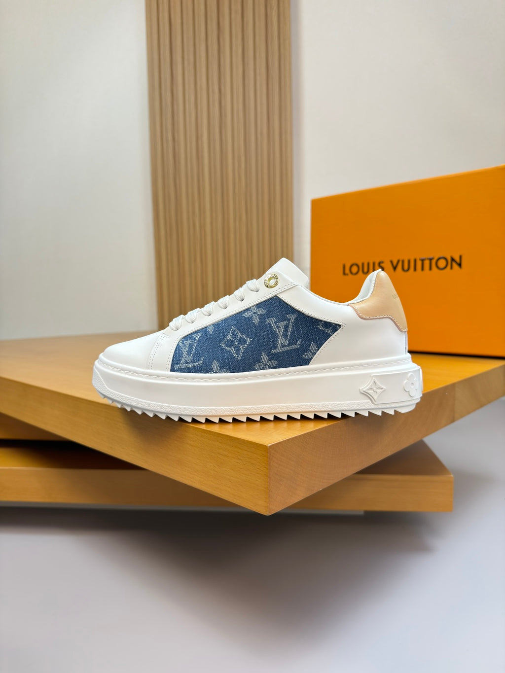 Louis Vuitton Sneaker #5082