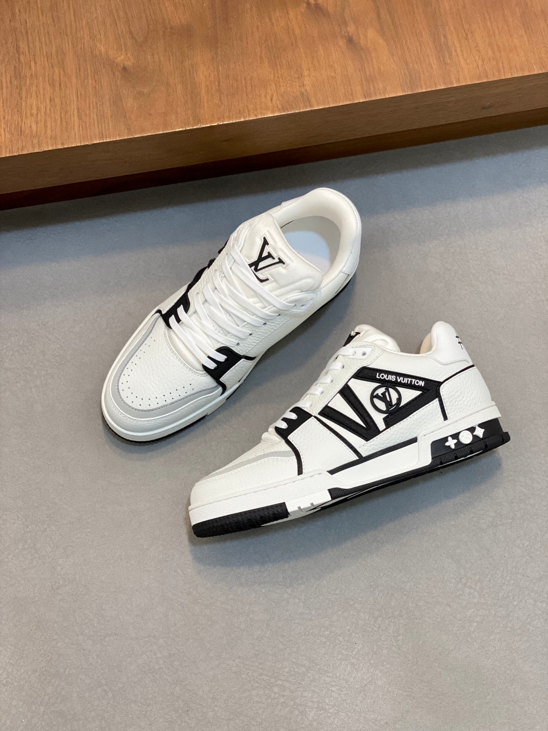 Louis Vuitton Sneaker #5083