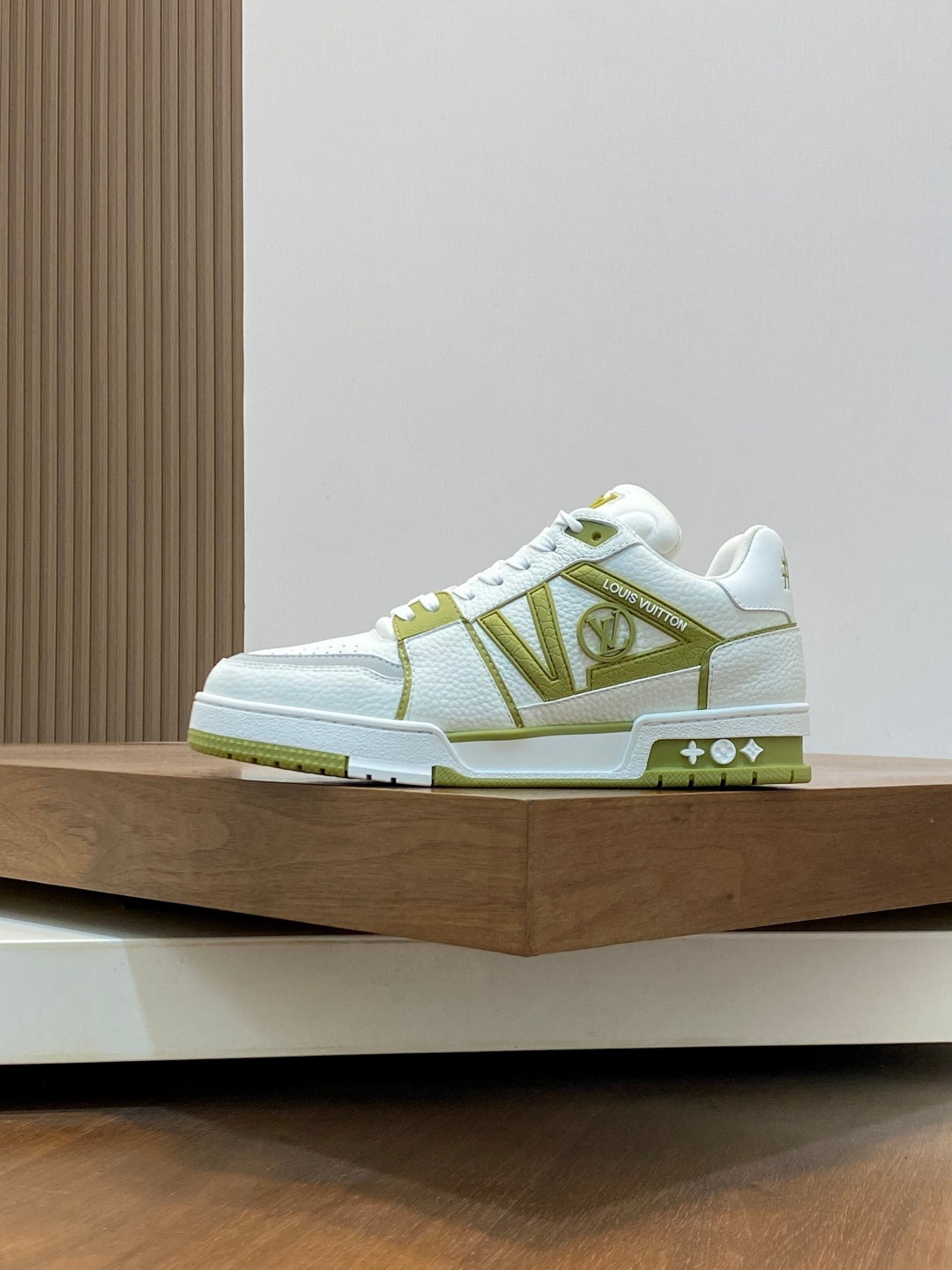 Louis Vuitton Sneaker #5087