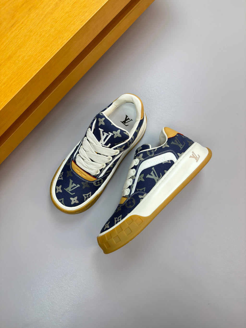 Louis Vuitton Sneaker #5089