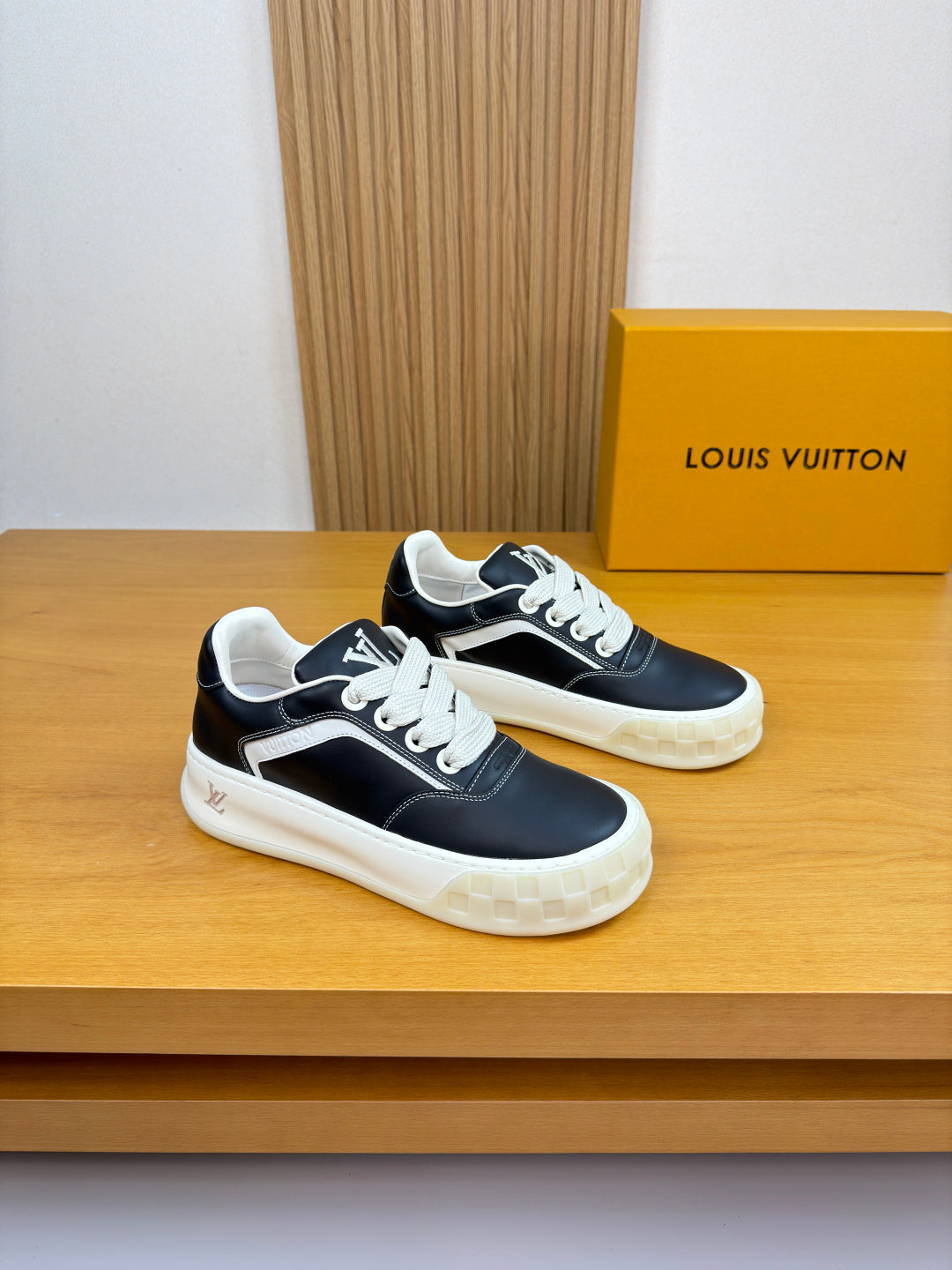 Louis Vuitton Sneaker #5090