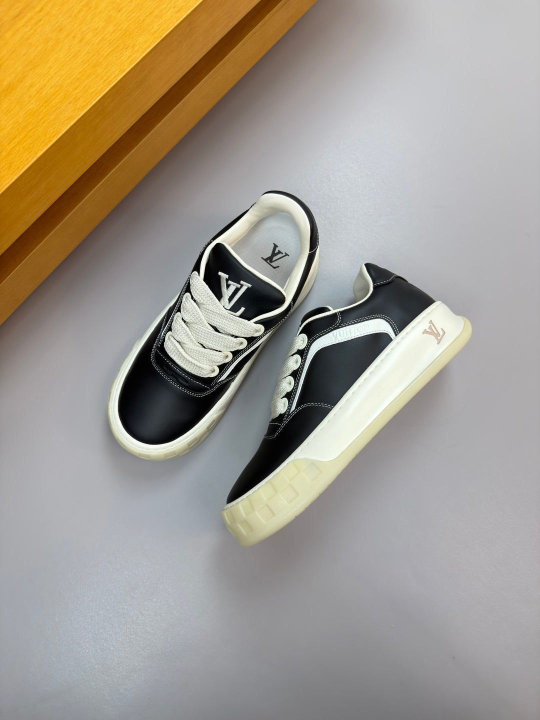Louis Vuitton Sneaker #5090