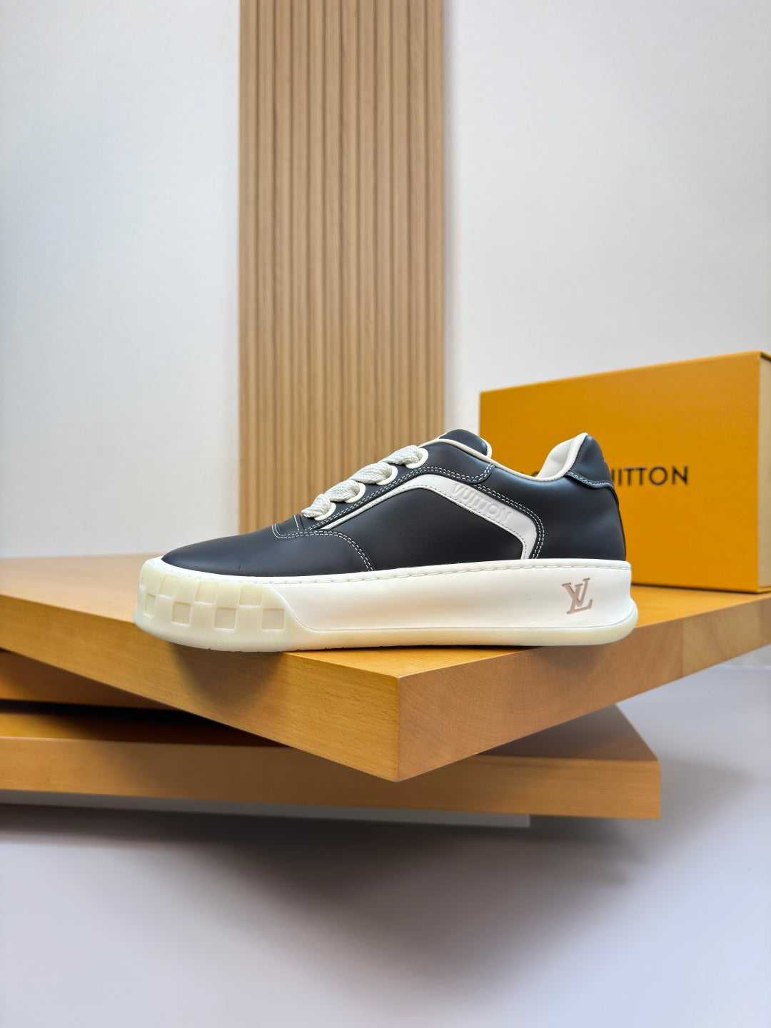 Louis Vuitton Sneaker #5090