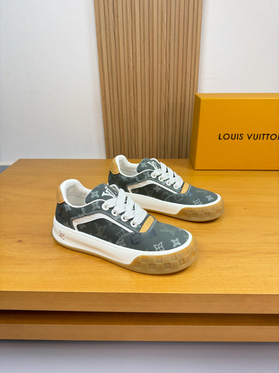 Louis Vuitton Sneaker #5091