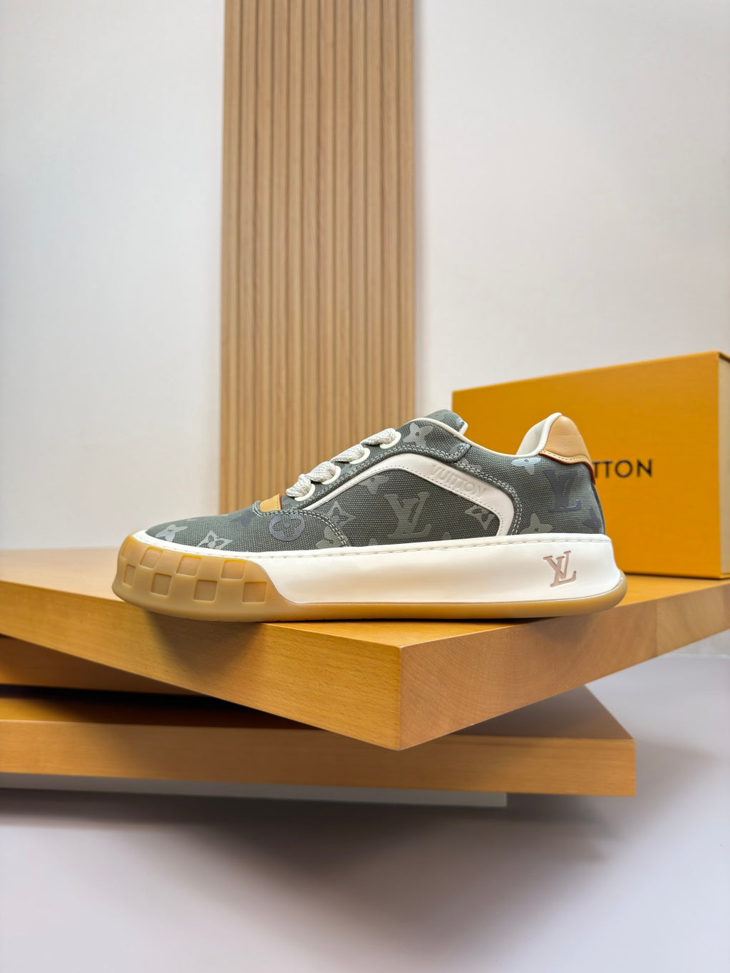 Louis Vuitton Sneaker #5091