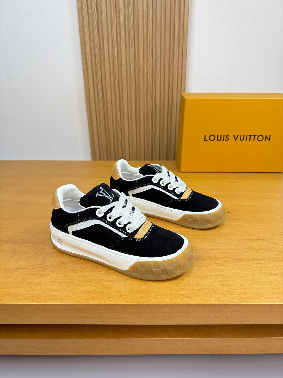 Louis Vuitton Sneaker #5092