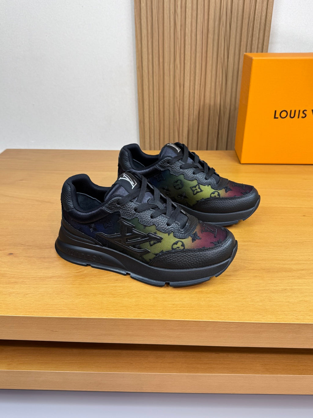 Louis Vuitton Sneaker #5094