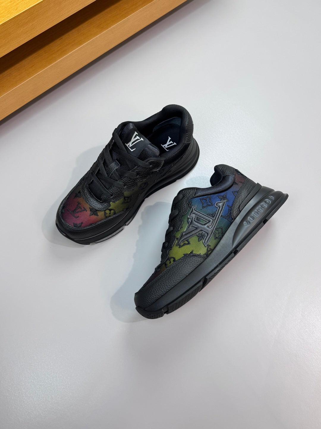 Louis Vuitton Sneaker #5094