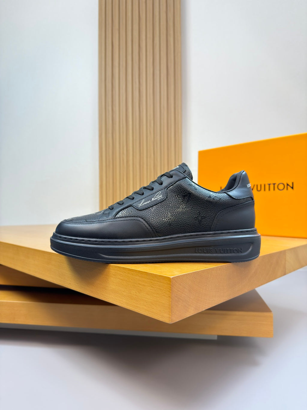 Louis Vuitton Sneaker #5095