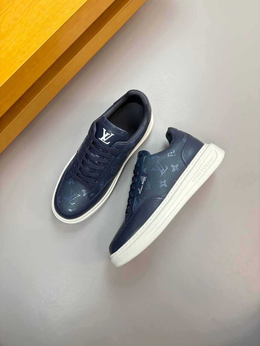 Louis Vuitton Sneaker #5097