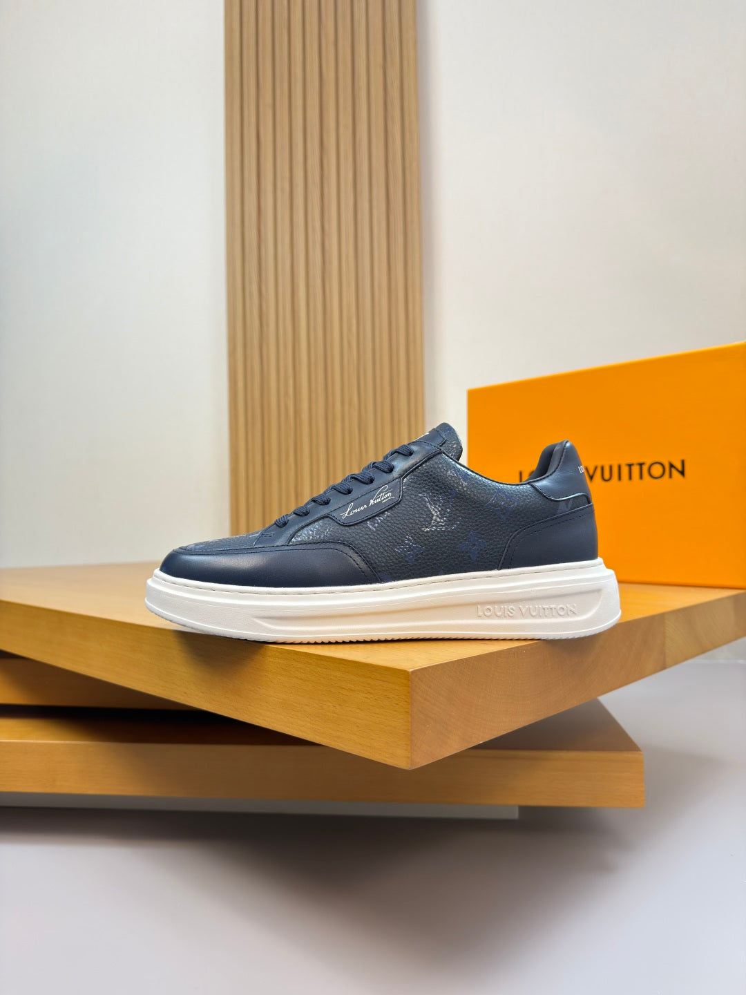 Louis Vuitton Sneaker #5097