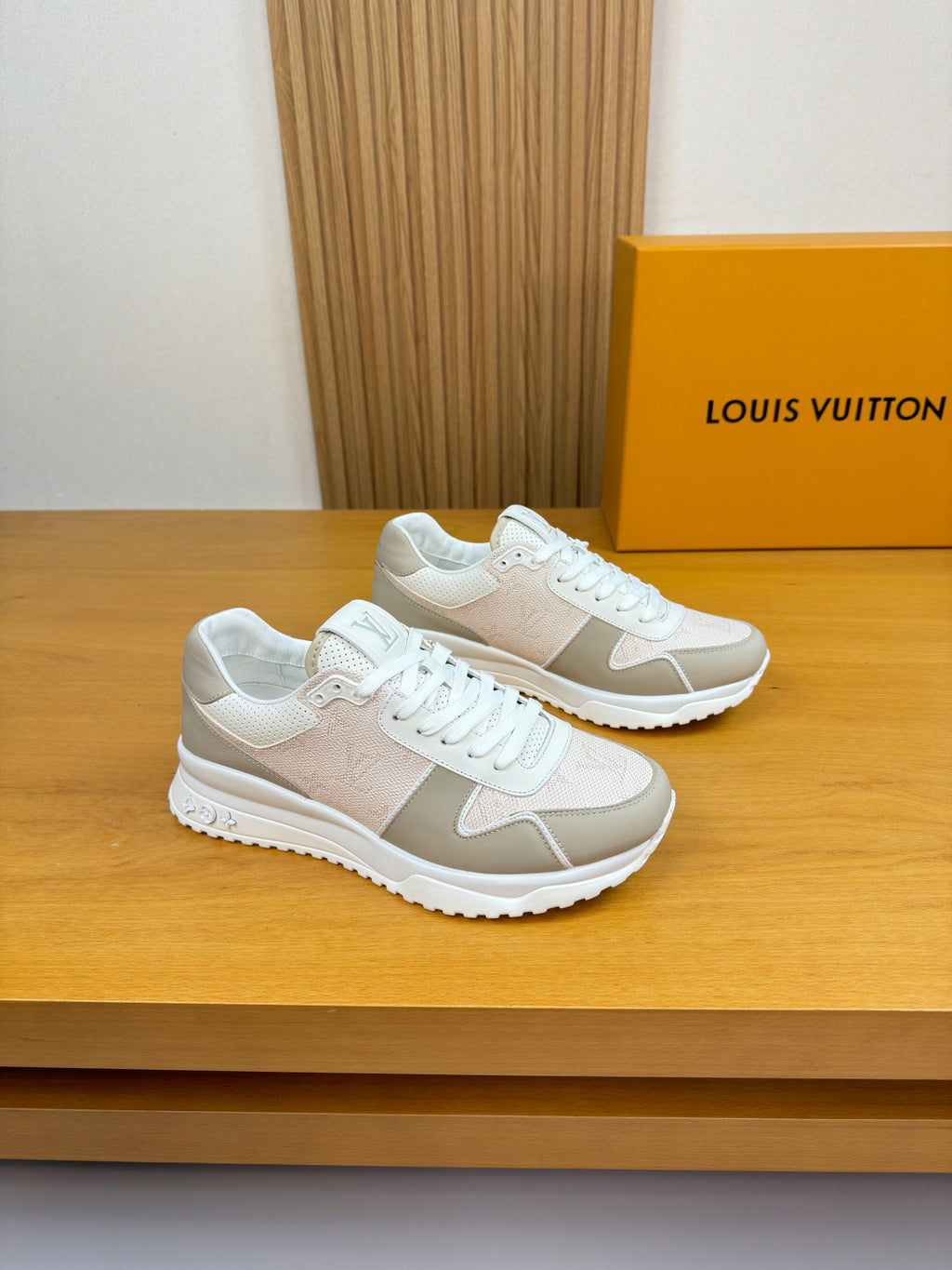 Louis Vuitton Sneaker #5098