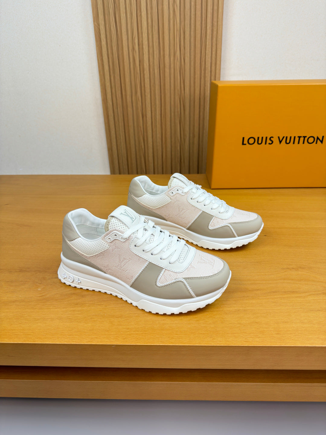 Louis Vuitton Sneaker #5098