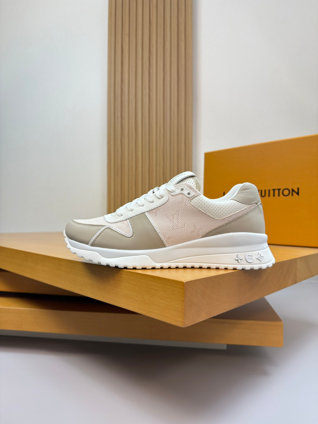 Louis Vuitton Sneaker #5098