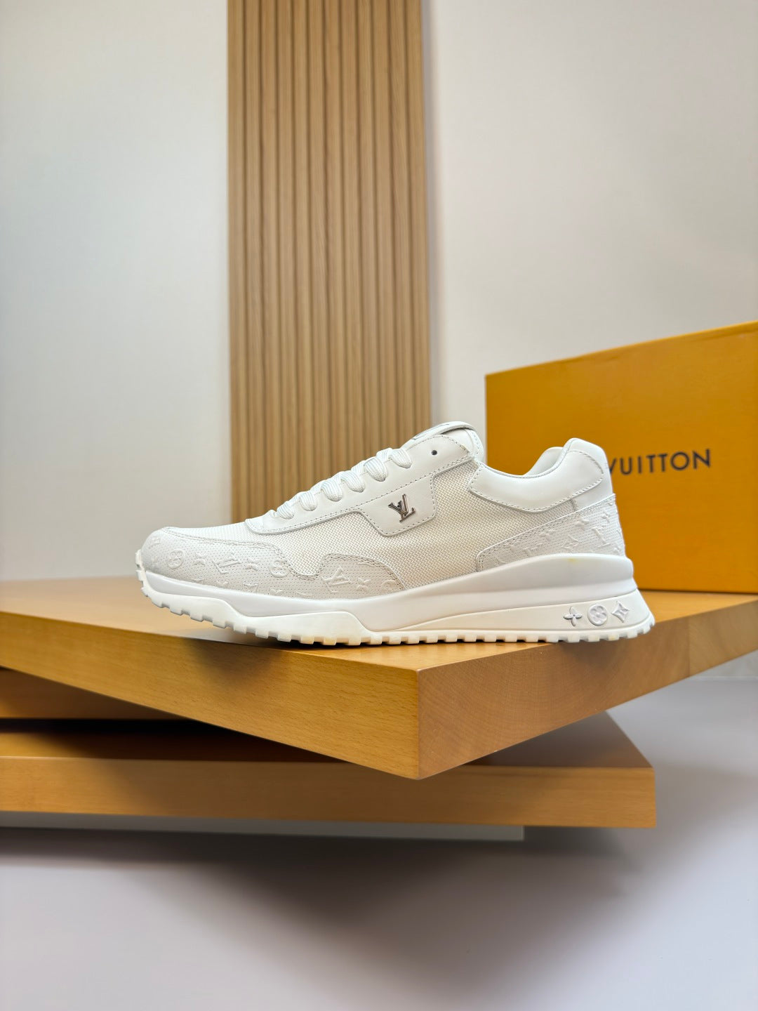 Louis Vuitton Sneaker #5099