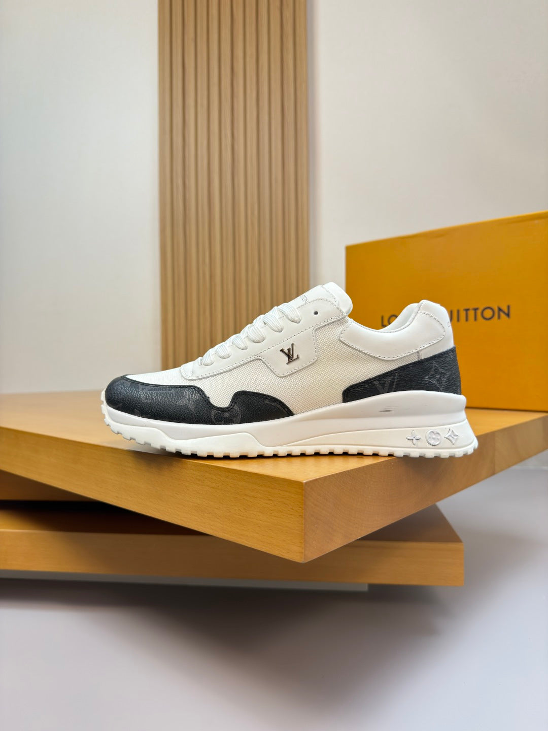 Louis Vuitton Sneaker #5100
