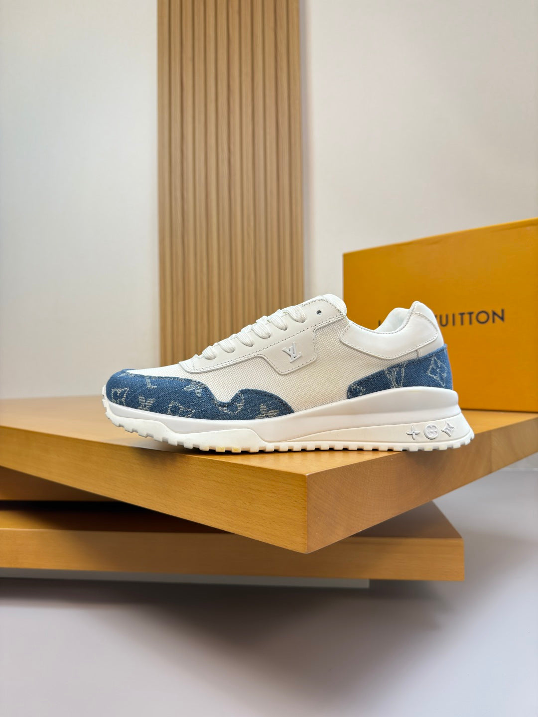 Louis Vuitton Sneaker #5102