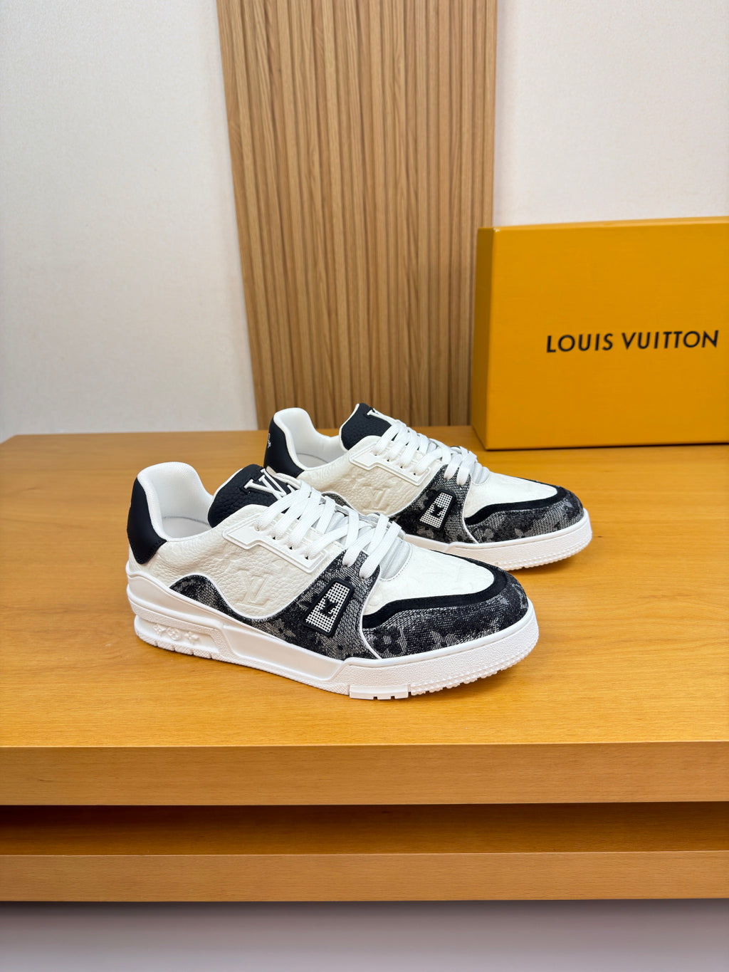 Louis Vuitton Sneaker #5104 - vista 1
