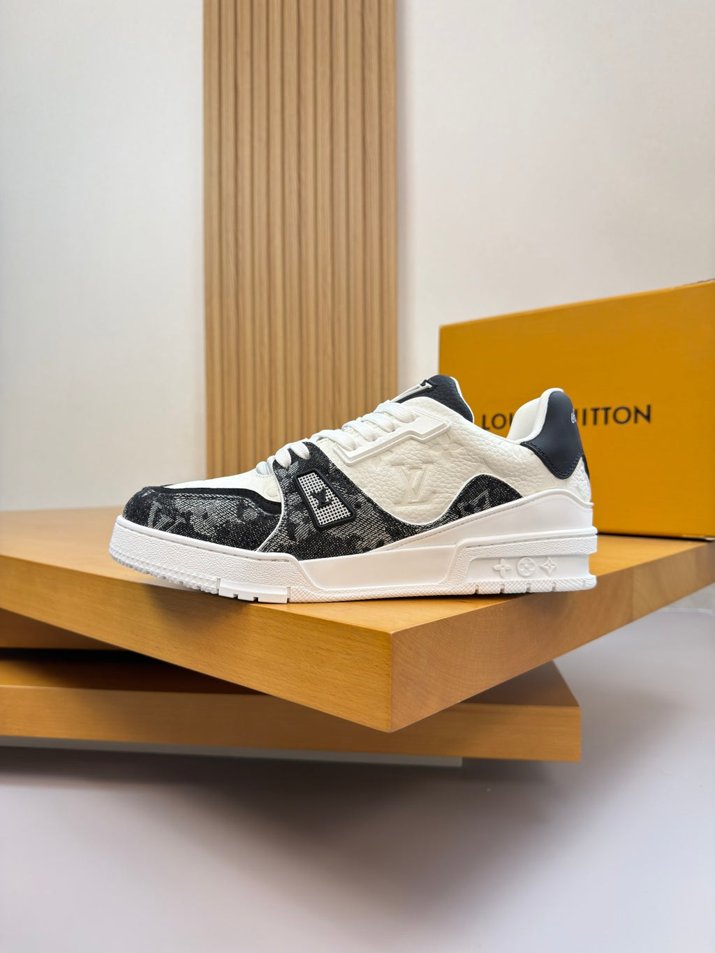 Louis Vuitton Sneaker #5104 - vista 3