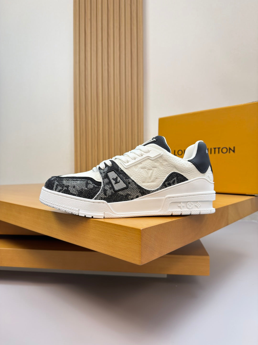 Louis Vuitton Sneaker #5104 - vista 3