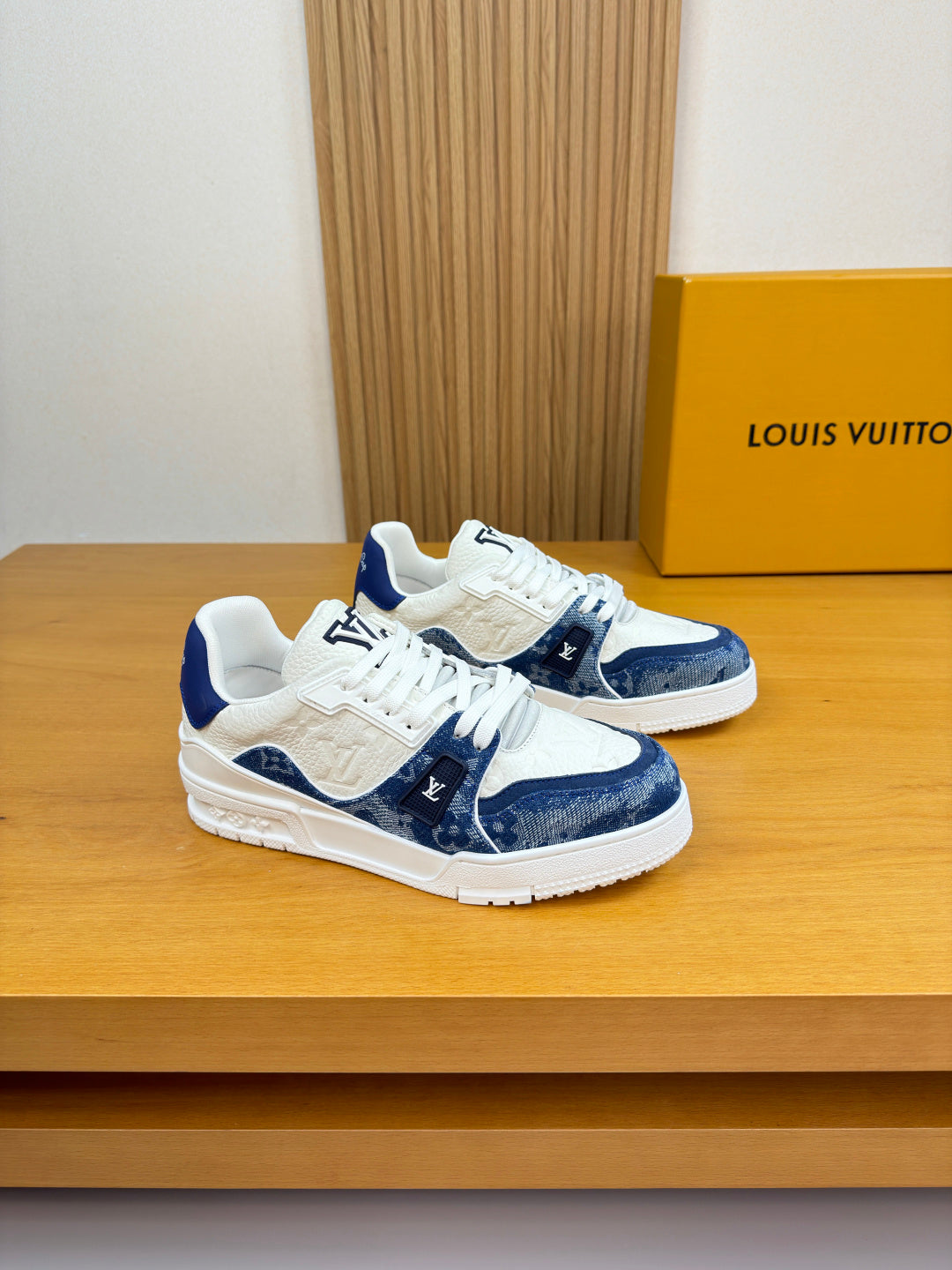 Louis Vuitton Sneaker #5105 - vista 1