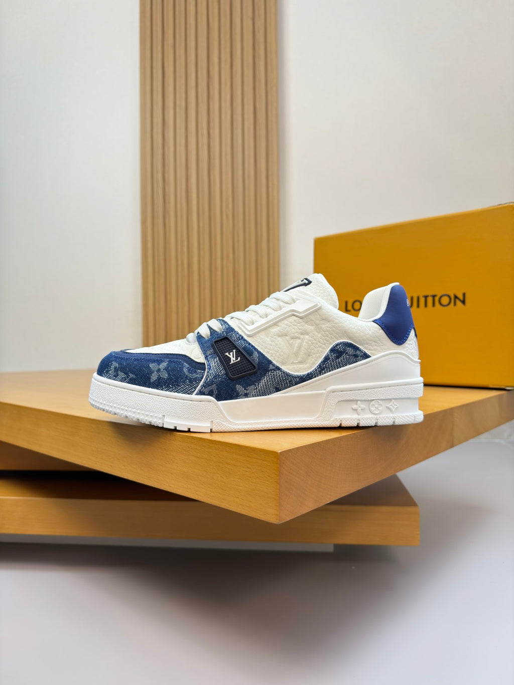 Louis Vuitton Sneaker #5105 - vista 3