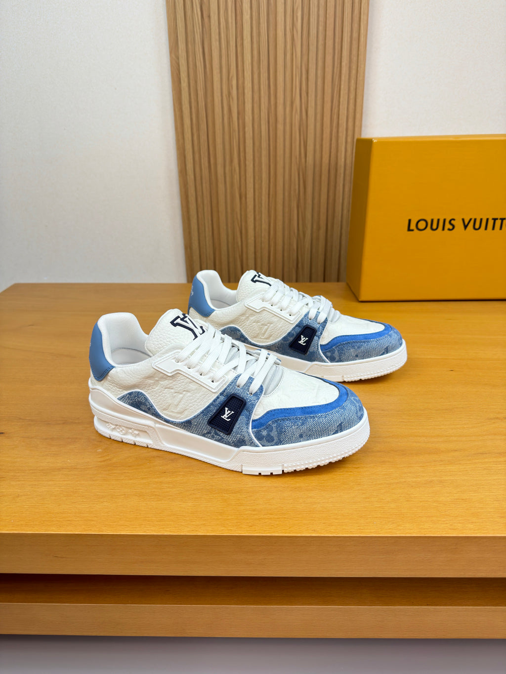 Louis Vuitton Sneaker #5106 - vista 1