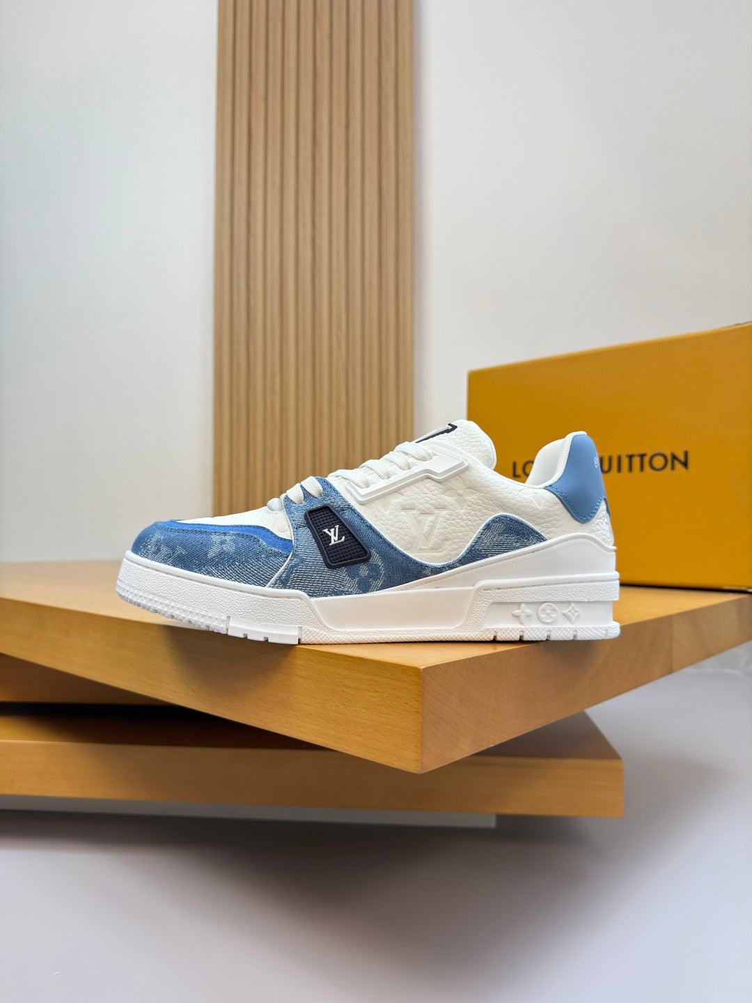 Louis Vuitton Sneaker #5106 - vista 3