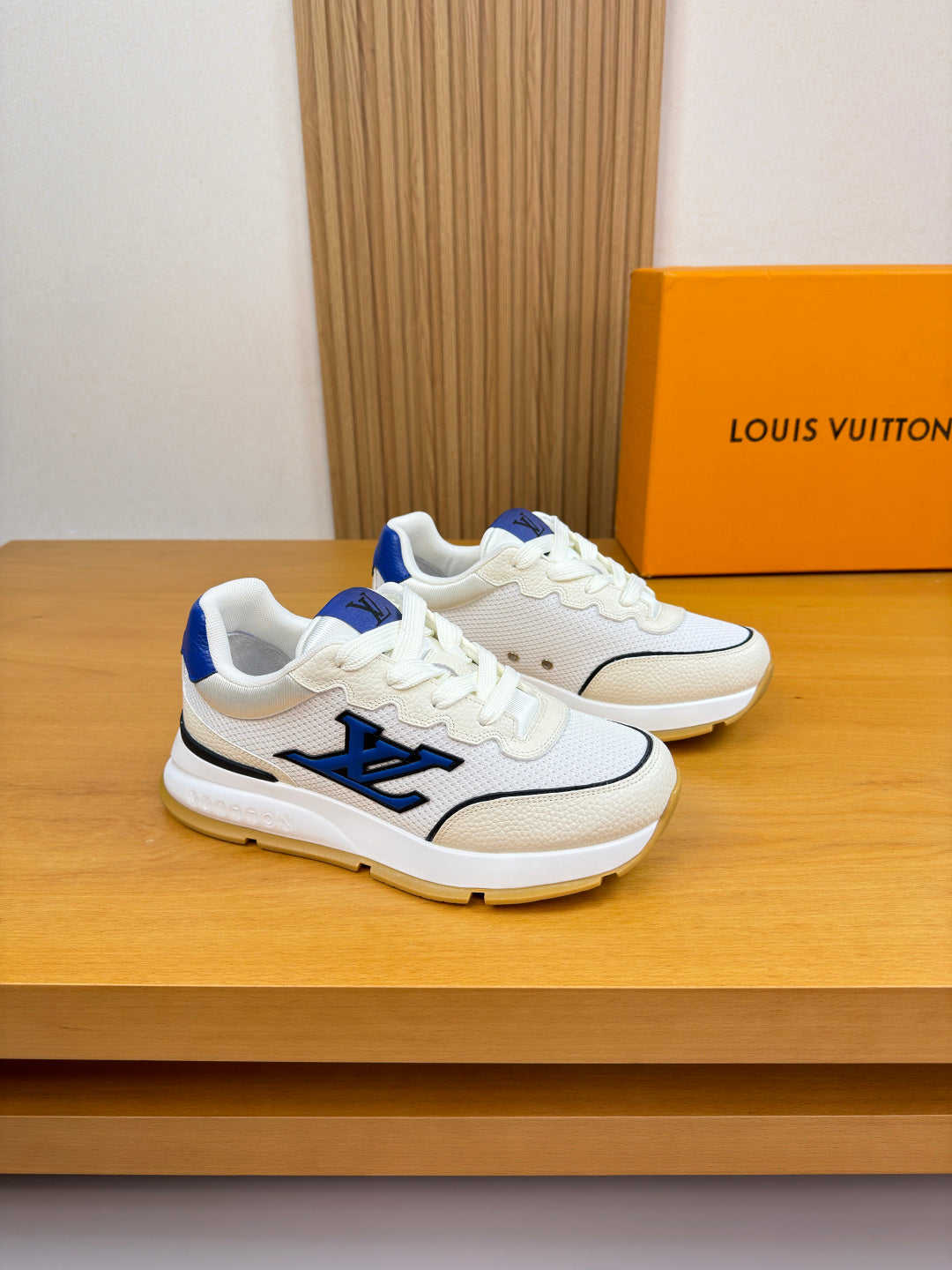 Louis Vuitton Sneaker #5108 - vista 1