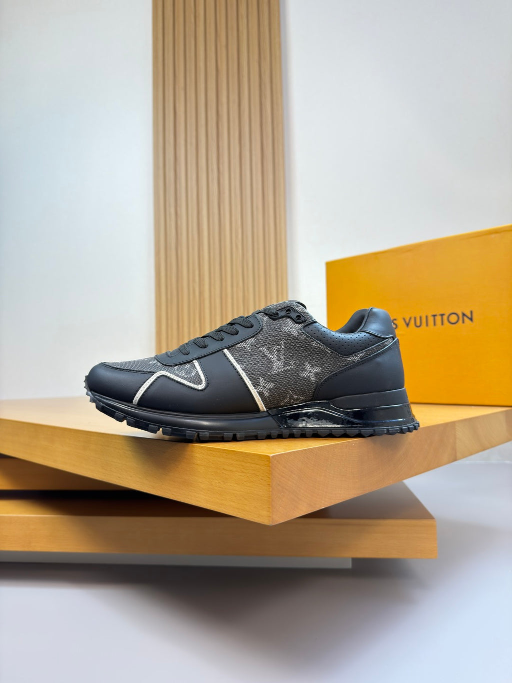 Louis Vuitton Sneaker #5109 - vista 3