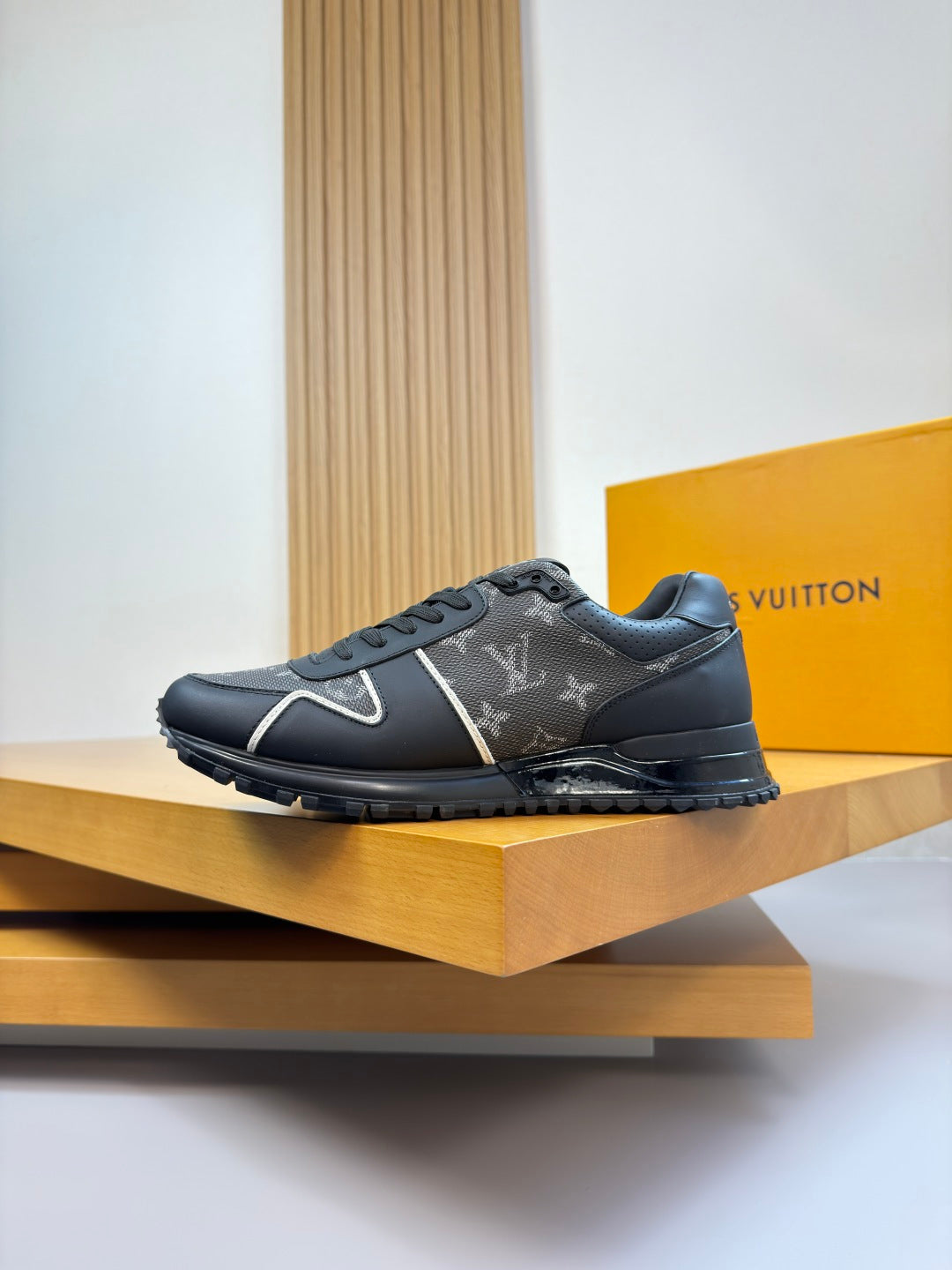 Louis Vuitton Sneaker #5109 - vista 3
