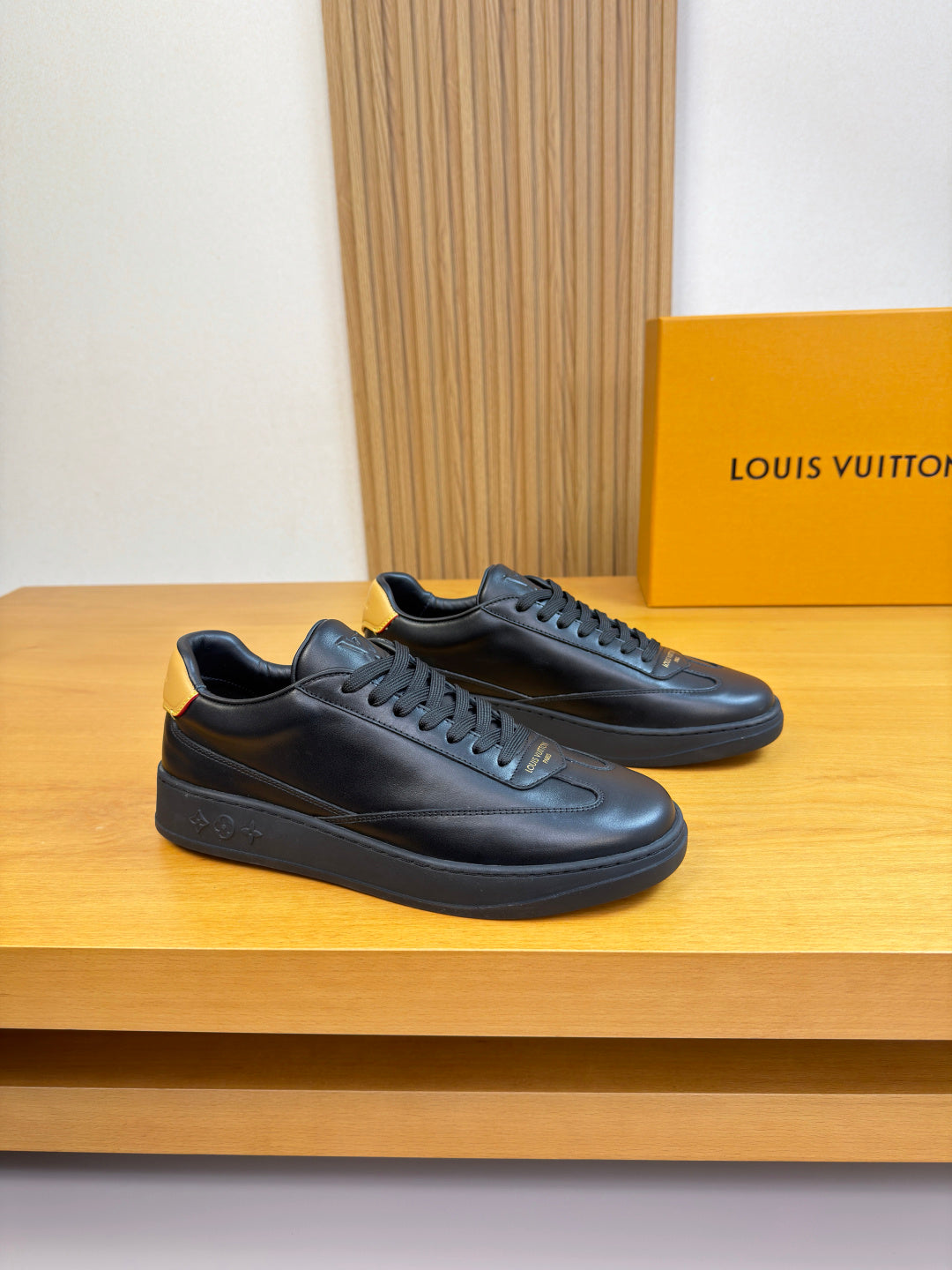 Louis Vuitton Sneaker #5112 - vista 1