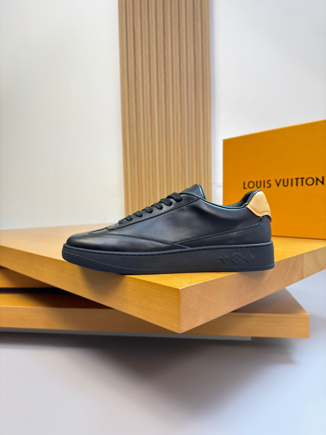 Louis Vuitton Sneaker #5112 - vista 3