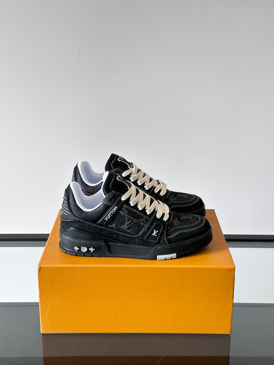 Louis Vuitton Sneaker #5114 - vista 1