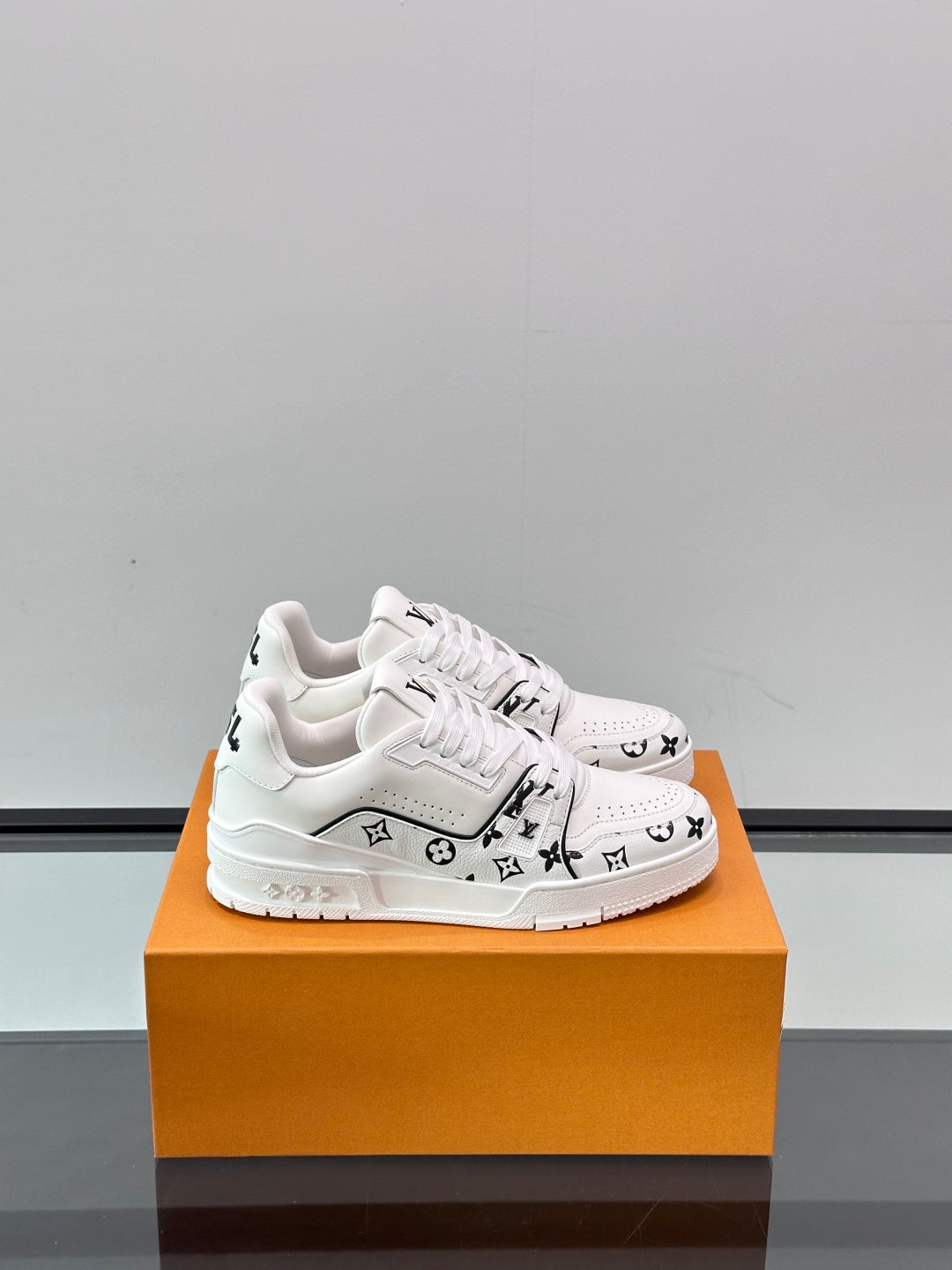 Louis Vuitton Sneaker #5118 - vista 1