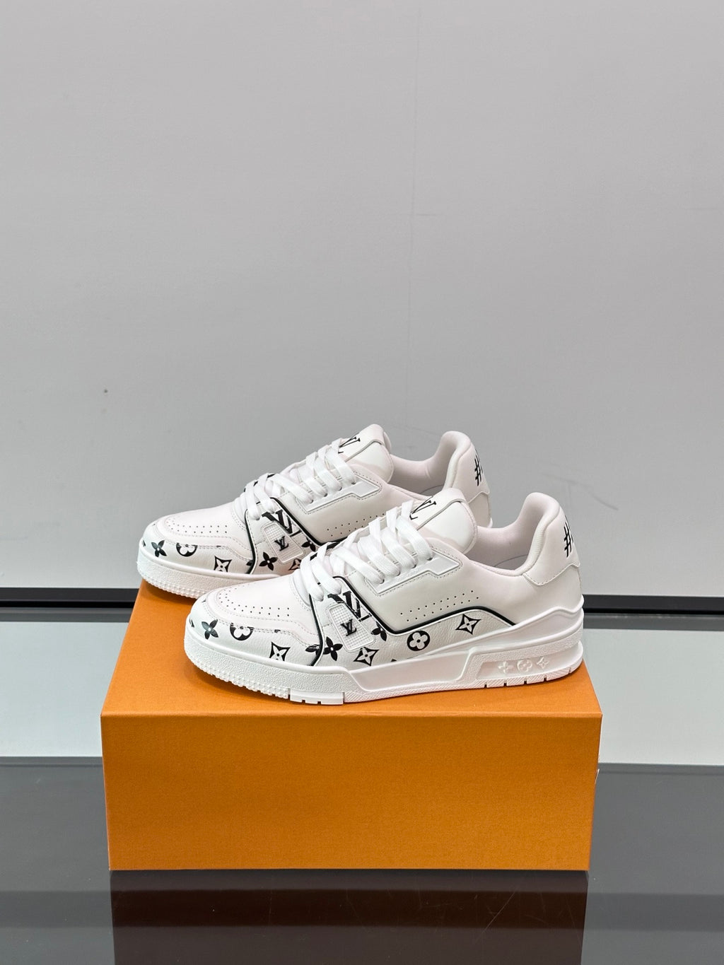 Louis Vuitton Sneaker #5118 - vista 3