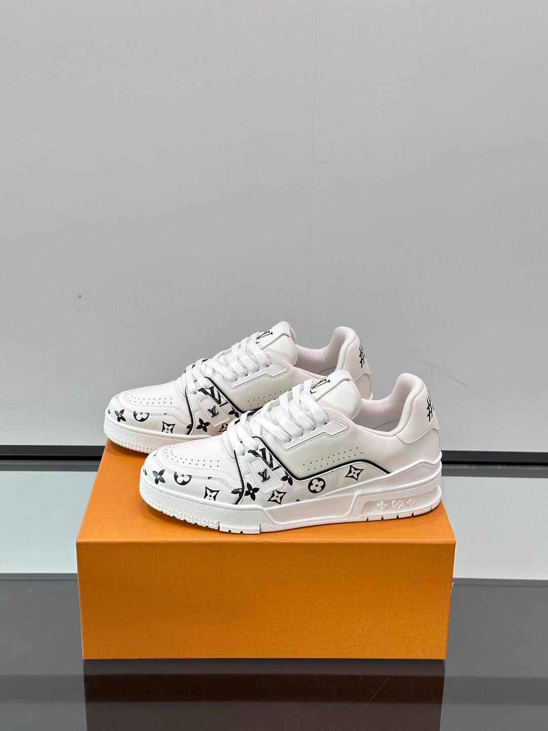Louis Vuitton Sneaker #5118 - vista 3