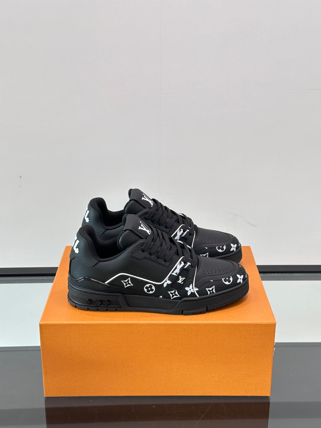 Louis Vuitton Sneaker #5119 - vista 1