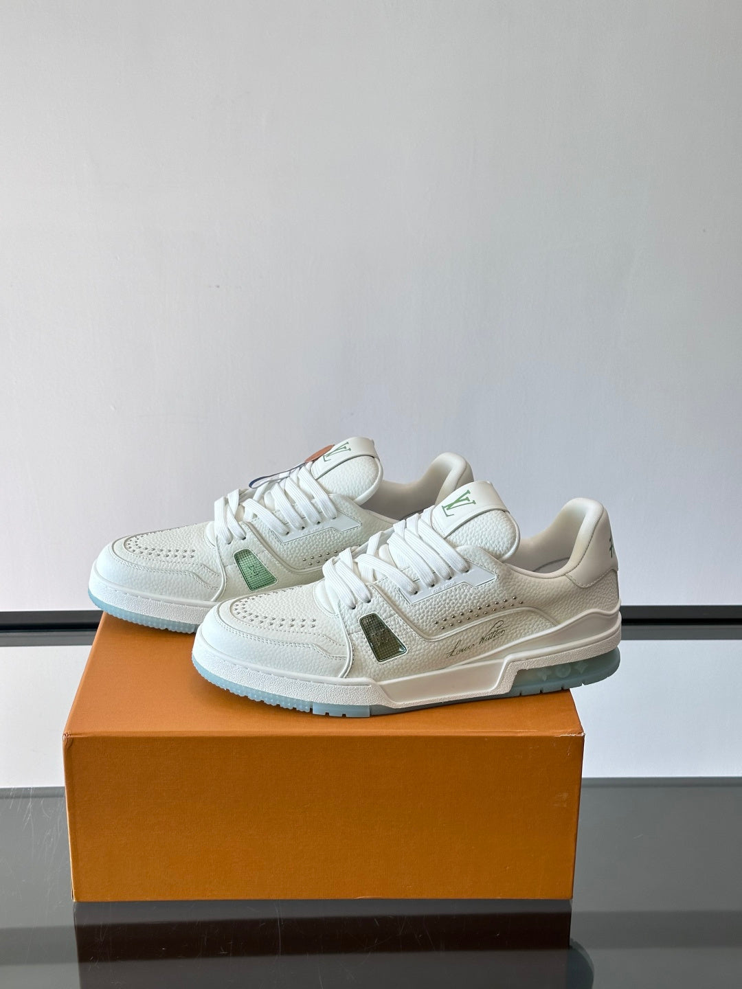 Louis Vuitton Sneaker #5142