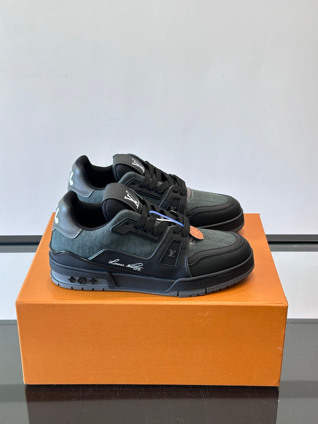 Louis Vuitton Sneaker #5007 - vista 1