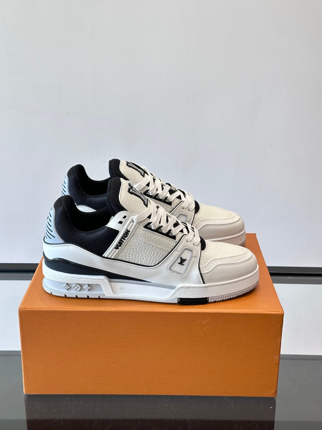 Louis Vuitton Sneaker #5005 - vista 1