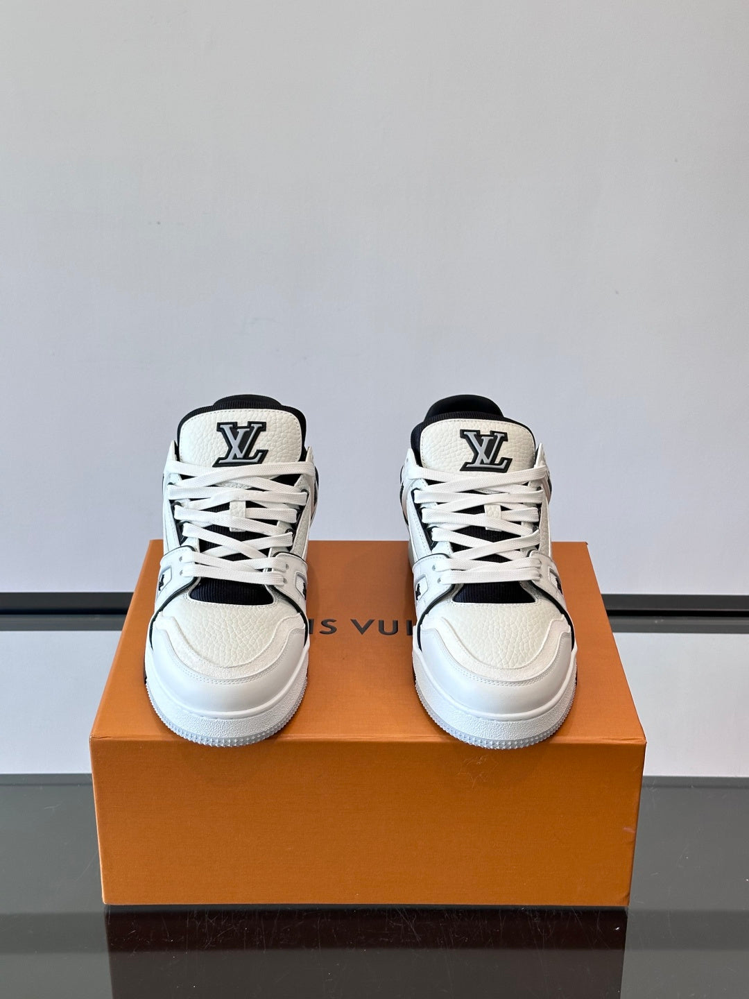 Louis Vuitton Sneaker #5005 - vista 3